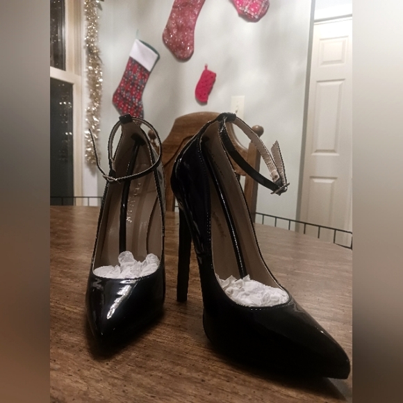 Pleaser Shoes - PLEASER USA SIZE 5 WOMENS BLACK POINTED HEEL